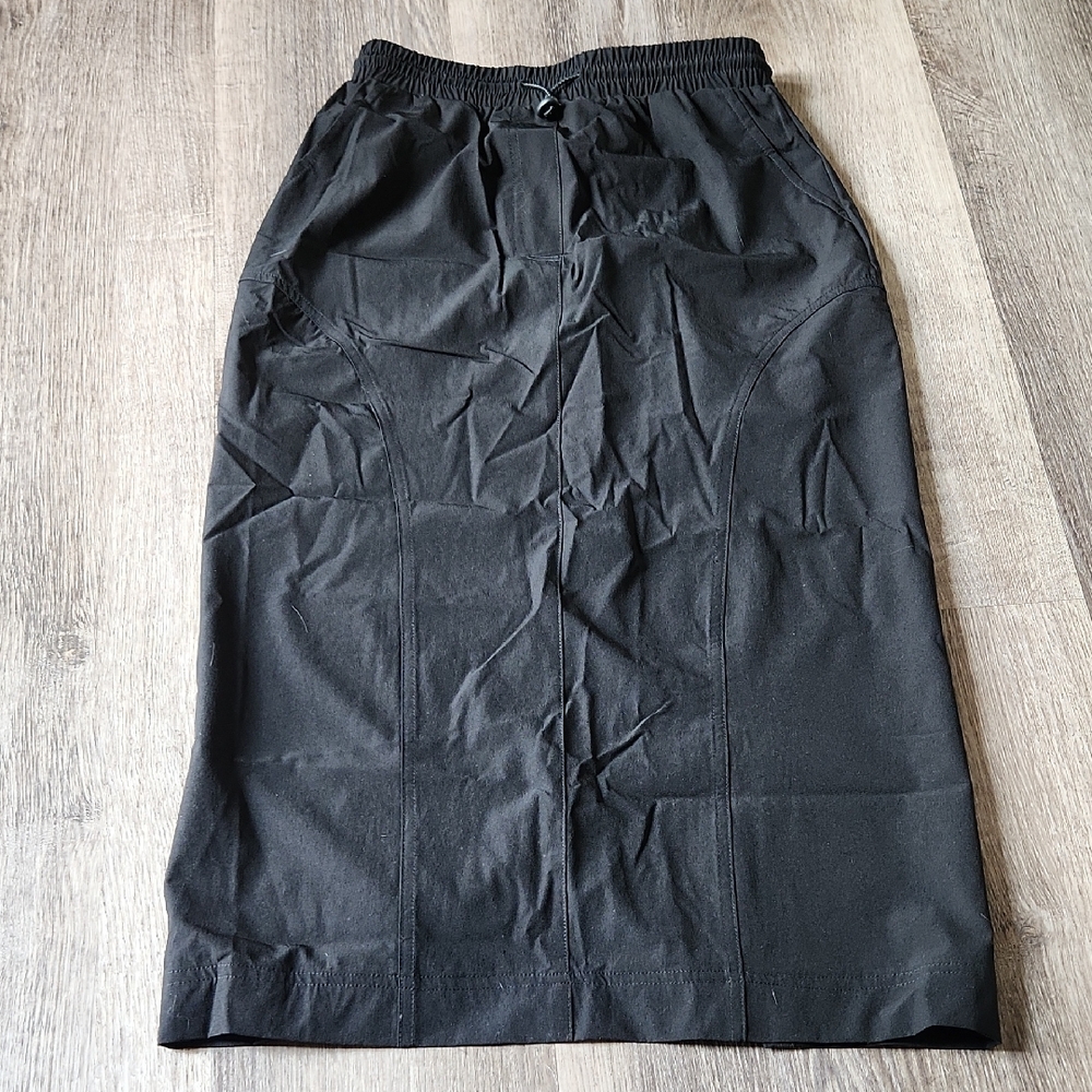 HALARA Black Knee-length Cargo Skirt